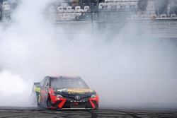 Race winner Martin Truex Jr., Furniture Row Racing, Toyota Camry Bass Pro Shops/5-hour ENERGY