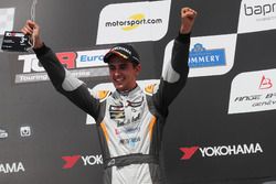 Podium: Mikel Azcona, PCR Sport Cupra TCR