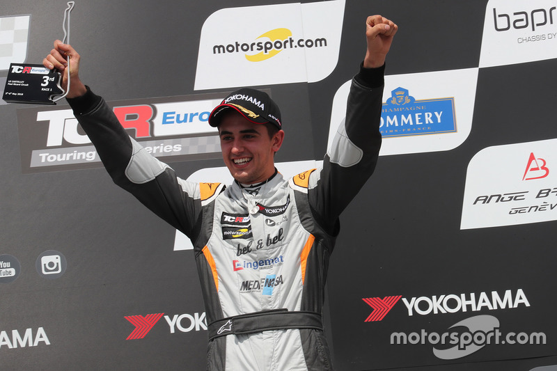 Podium: Mikel Azcona, PCR Sport Cupra TCR