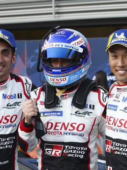 Les vainqueurs Fernando Alonso, Kazuki Nakajima, Toyota Gazoo Racing