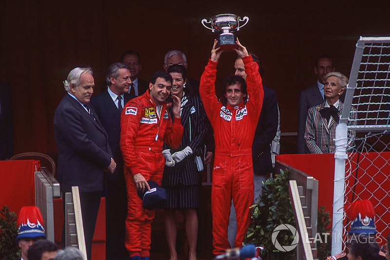 Podium : le vainqueur Alain Prost, McLaren, le deuxième Michele Alboreto, Ferrari