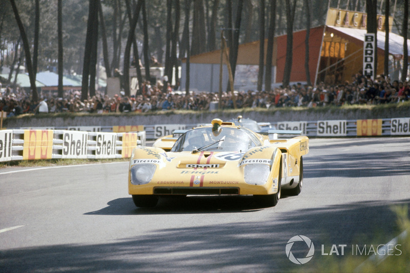 #15 Ferrari 512M: Nino Vaccarella, Jose Juncadella