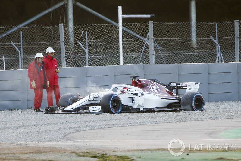 Charles Leclerc, Sauber C37, gira fuera de la pista