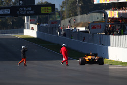 Stoffel Vandoorne, McLaren MCL33 stopped on track