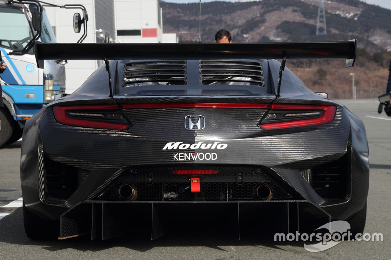 テストカラーのModulo Drago CORSE NSX GT3 リヤ