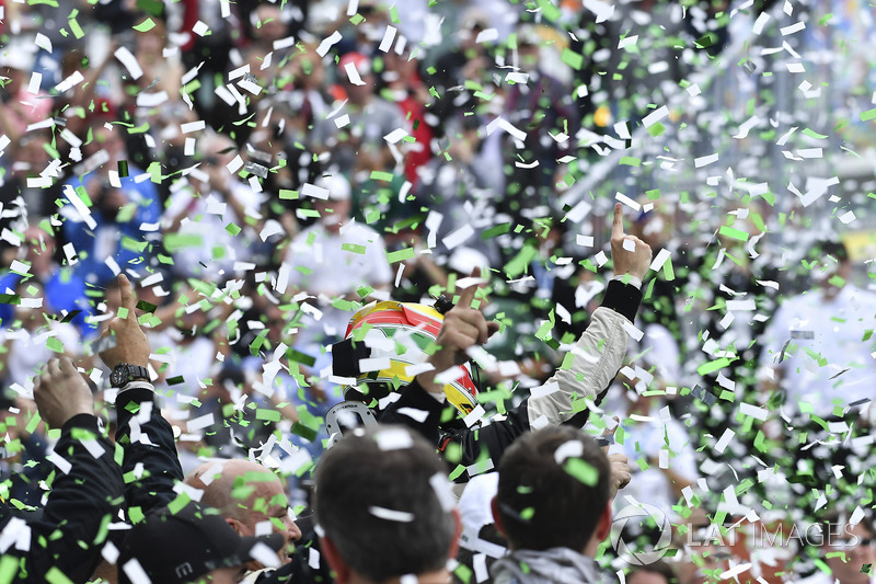 #5 Action Express Racing Cadillac DPi, P: Filipe Albuquerque celebrates in Victory Lane