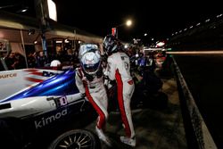 #23 United Autosports Ligier LMP2, P: Phil Hanson, Lando Norris, Fernando Alonso, pit stop