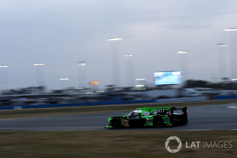 #22 Tequila Patron ESM Nissan DPi: Pipo Derani, Johannes van Overbeek