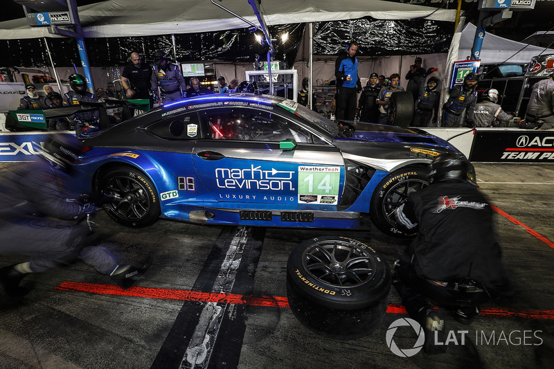 #14 3GT Racing Lexus RCF GT3, GTD: Dominik Baumann, Kyle Marcelli, Bruno Junqueira, Philipp Frommenwiler, pit stop
