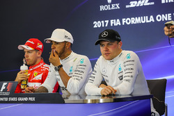 Sebastian Vettel, Ferrari, Lewis Hamilton, Mercedes AMG F1, Valtteri Bottas, Mercedes AMG F1 nella c