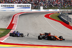 Stoffel Vandoorne, McLaren MCL32, Pascal Wehrlein, Sauber C36, Brendon Hartley, Scuderia Toro Rosso