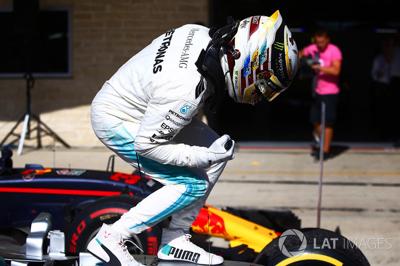 Lewis Hamilton, Mercedes AMG F1 W08, celebrates in Parc Ferme after winning the race