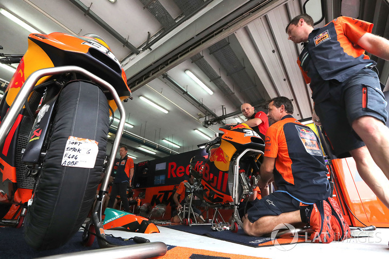 Red Bull KTM Factory Racing team members