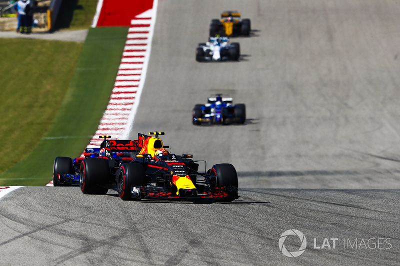 Max Verstappen, Red Bull Racing RB13, Daniil Kvyat, Scuderia Toro Rosso STR12