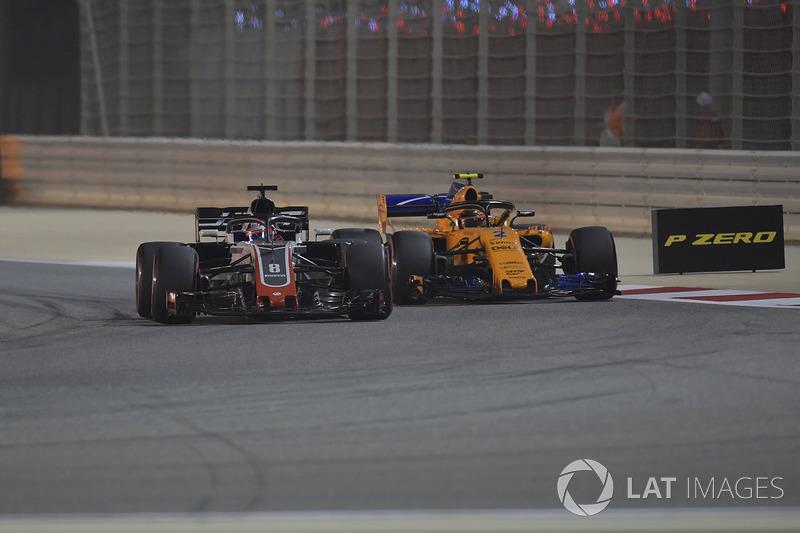 Romain Grosjean, Haas F1 Team VF-18 and Stoffel Vandoorne, McLaren MCL33 battle