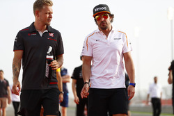 Kevin Magnussen, Haas F1 Team ve Fernando Alonso, McLaren
