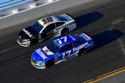 Ricky Stenhouse Jr., Roush Fenway Racing Ford Fusion, Aric Almirola, Stewart-Haas Racing Ford Fusion