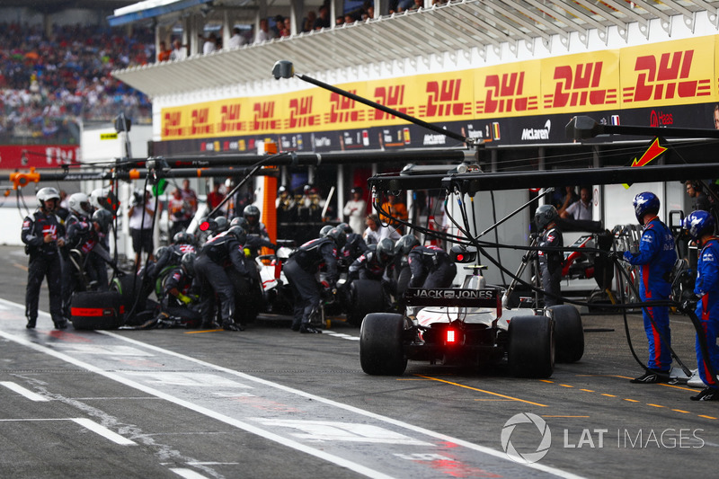 Romain Grosjean, Haas F1 Team VF-18, Kevin Magnussen, Haas F1 Team VF-18