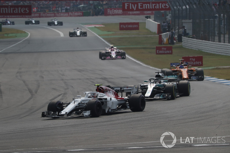 Charles Leclerc, Sauber C37 and Lewis Hamilton, Mercedes-AMG F1 W09