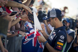 Daniel Ricciardo, Red Bull Racing met fans