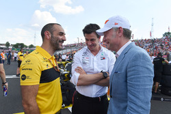 Cyril Abiteboul, Renault Sport F1 Direktörü, Toto Wolff, Mercedes AMG F1 Motorsporları Direktörü ve Sean Bratches, Formula One Ticari Haklar Direktörü