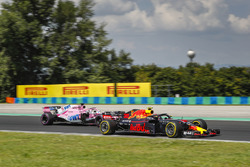Max Verstappen, Red Bull Racing RB14, leads Sergio Perez, Force India VJM11