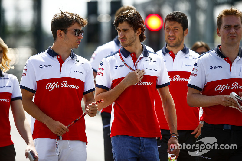 Charles Leclerc, Sauber, Antonio Giovinazzi, Haas F1 Team