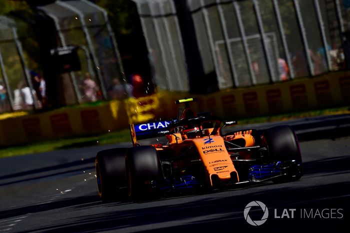 Stoffel Vandoorne, McLaren MCL33 saca chispas
