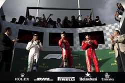 Lewis Hamilton, Mercedes-AMG F1, Sebastian Vettel, Ferrari e Kimi Raikkonen, Ferrari festeggiano sul podio