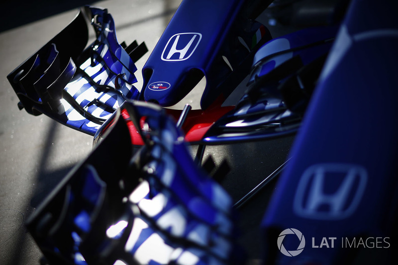 Secciones de nariz para el Toro Rosso STR13 Honda