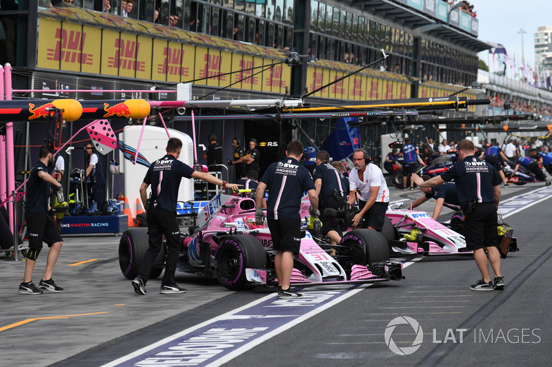 Esteban Ocon, Force India VJM11, Sergio Perez, Force India VJM11