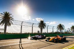 Charles Leclerc, Sauber C37 and Stoffel Vandoorne, McLaren MCL33