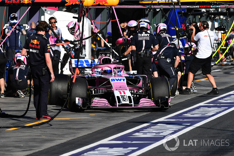 Sergio Perez, Force India VJM11, pit stop