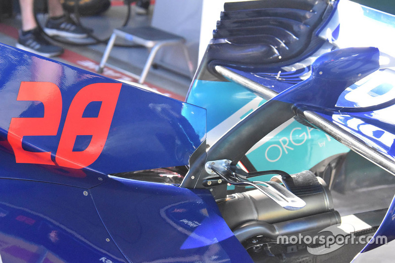 Детали задней части Toro Rosso STR13