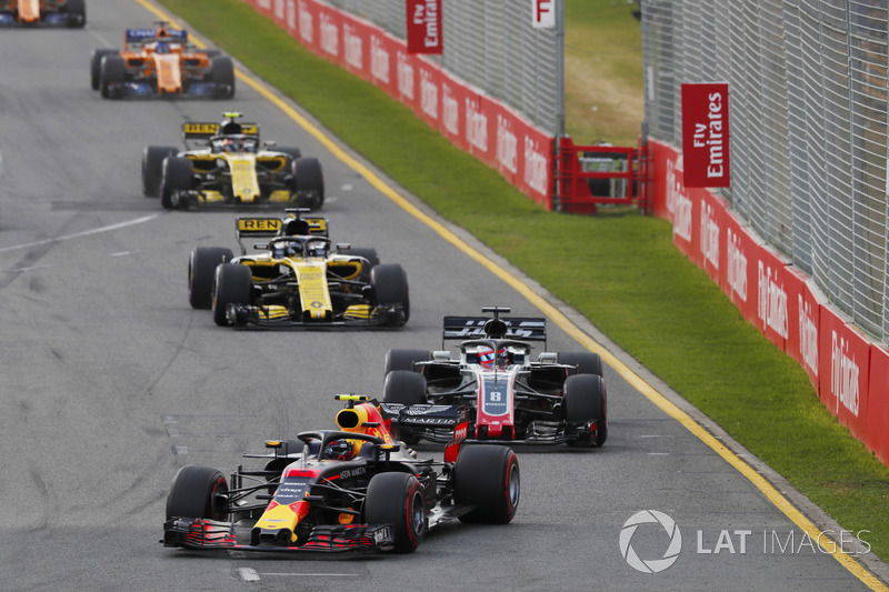 Max Verstappen, Red Bull Racing RB14 Tag Heuer, Romain Grosjean, Haas F1 Team VF-18 Ferrari