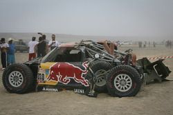 Crashed car of #310 X-Raid Team Mini: Bryce Menzies, Peter Mortensen