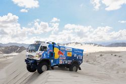 #500 Team Kamaz Master: Eduard Nikolaev, Evgeny Yakovlev, Vladimir Rybakov