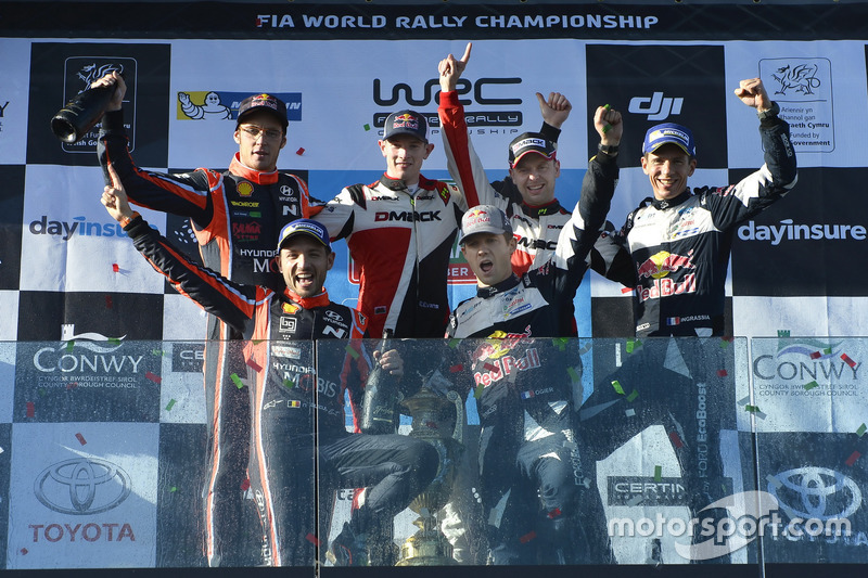 Podium: ganadores, Elfyn Evans, Daniel Barritt, Ford Fiesta WRC, M-Sport, segundo, Thierry Neuville, Nicolas Gilsoul, Hyundai i20 WRC, Hyundai Motorsport, tercero, Sébastien Ogier, Julien Ingrassia, Ford Fiesta WRC, M-Sport