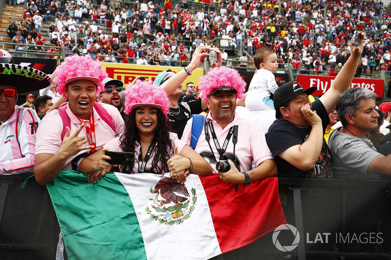 Aficionados apoyan a Sergio Perez, Force India