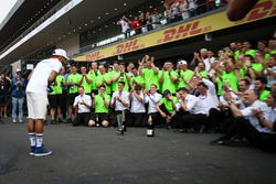 2017 World Champion Lewis Hamilton, Mercedes AMG F1 celebrates with his team