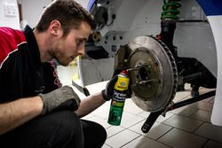 La Peugeot 306 Maxi en phase d'assemblage dans les ateliers du Sébastien Loeb Racing