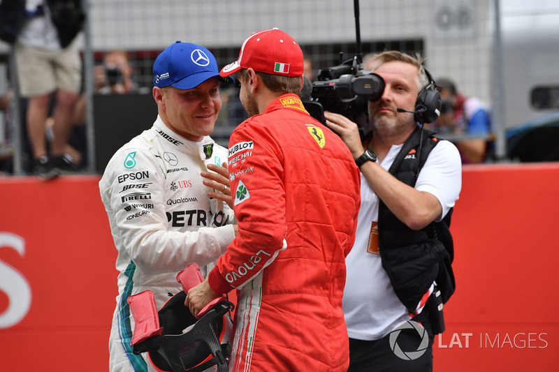 Pole pozisyonu galibi Valtteri Bottas, Mercedes-AMG F1 ve Sebastian Vettel, Ferrari