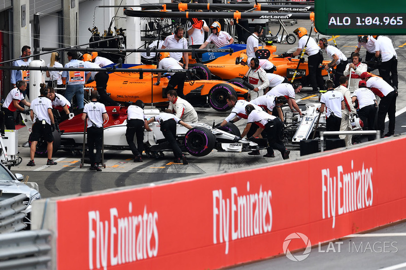 Marcus Ericsson, Sauber C37 and Charles Leclerc, Sauber C37