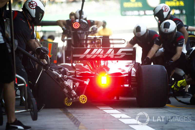 Kevin Magnussen, Haas F1 Team VF-17, in the pits