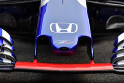 Scuderia Toro Rosso STR13, dettaglio del naso