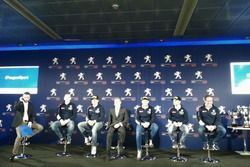 Il team Peugeot Sport Italia sul palco