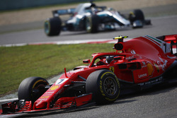 Kimi Raikkonen, Ferrari SF71H, Lewis Hamilton, Mercedes AMG F1 W09
