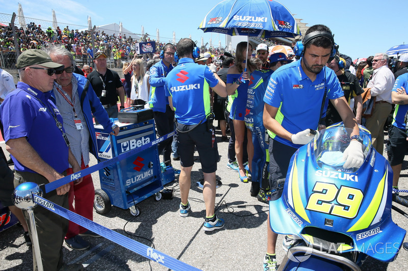 Kenny Roberts in griglia alla postazione di Andrea Iannone, Team Suzuki MotoGP