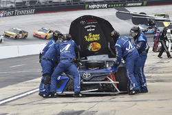 Martin Truex Jr., Furniture Row Racing, Toyota Camry Auto-Owners Insurance, makes a pit stop