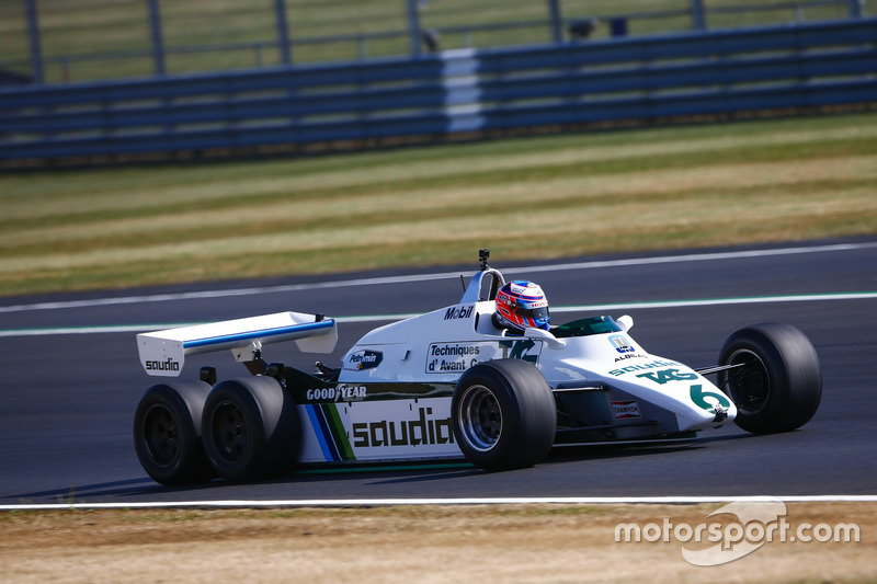 Jenson Button conduce un Williams FW08B de 1982